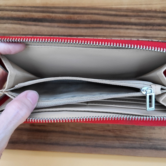 Guess Red & Tan Wallet with Signature Logo Detail & Silver Finishes, NWOT - Picture 3 of 4